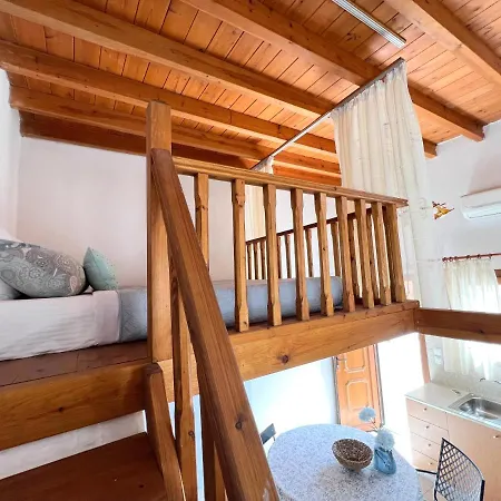 Semesterbostad Ambela House